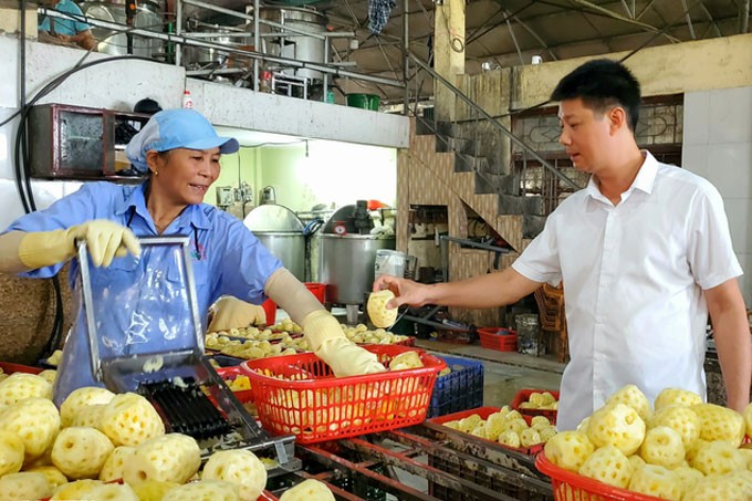 Công ty CP Chế biến nông sản Trung Thành, xã Trung Thành (Nông Cống) hiện đang sở hữu 3 sản phẩm OCOP đạt tiêu chuẩn 4 sao là: Dứa đóng hộp Trường Tùng, Ngô ngọt đóng hộp Trường Tùng, Dưa bao tử đóng hộp Trường Tùng. Công ty CP Chế biến nông sản Trung Thành, xã Trung Thành (Nông Cống) hiện đang sở hữu 3 sản phẩm OCOP đạt tiêu chuẩn 4 sao là: Dứa đóng hộp Trường Tùng, Ngô ngọt đóng hộp Trường Tùng, Dưa bao tử đóng hộp Trường Tùng.