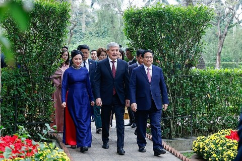 hai thu tuong viet nam kyrgzystan tham nha san bac ho thuong thuc ca phe viet nam