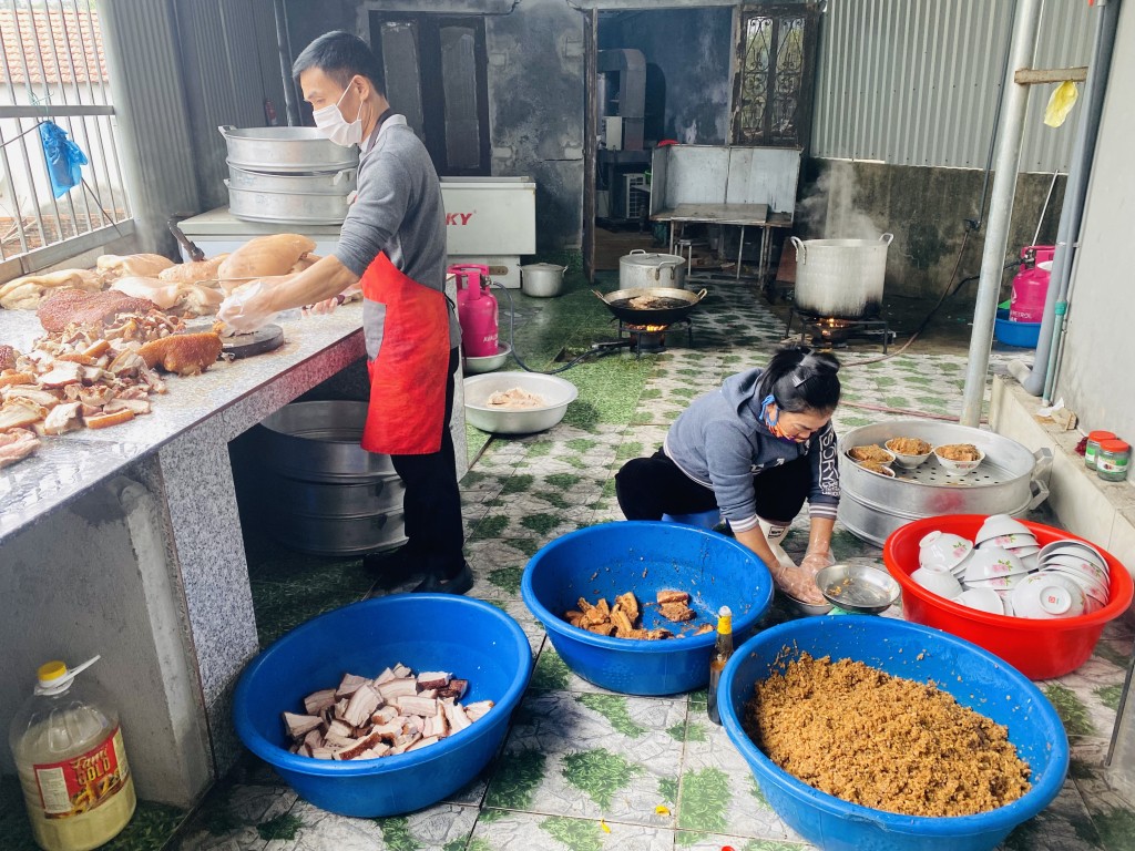 Cơ sở sản xuất khâu nhục của gia đình anh Nguyễn Văn Dũng (thôn Thác Bưởi, xã Tiên Lãng, huyện Tiên Yên) chuẩn bị hàng phục vụ dịp Tết Nguyên đán. Cơ sở sản xuất khâu nhục của gia đình anh Nguyễn Văn Dũng (thôn Thác Bưởi, xã Tiên Lãng, huyện Tiên Yên) chuẩn bị hàng phục vụ dịp Tết Nguyên đán.