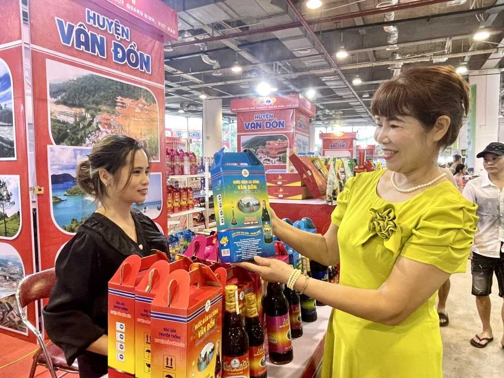 Các sản phẩm OCOP Quảng Ninh được đầu tư, đổi mới về chất lượng, mẫu mã và nhận được  sự đánh giá cao từ phía người tiêu dùng. Các sản phẩm OCOP Quảng Ninh được đầu tư, đổi mới về chất lượng, mẫu mã và nhận được  sự đánh giá cao từ phía người tiêu dùng.