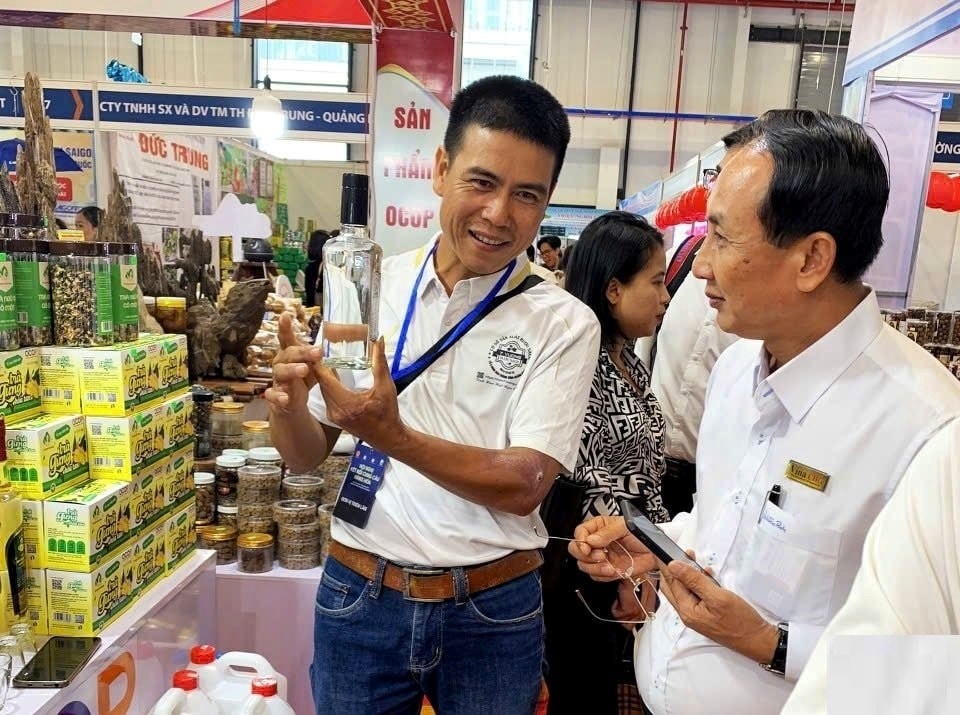 Sản phẩm rượu nếp 7 Vương (hộ kinh doanh Trương Minh Vương) tại huyện Thăng Bình được  công nhận đạt chuẩn OCOP hạng 3 sao năm 2024.