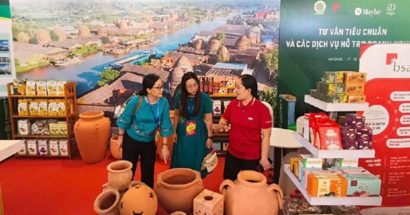 Năm 2024, tỉnh Vĩnh Long đã tham gia nhiều chương trình xúc tiến thương mại để quảng bá, giới thiệu các sản phẩm OCOP, chủ lực của địa phương.  Năm 2024, tỉnh Vĩnh Long đã tham gia nhiều chương trình xúc tiến thương mại để quảng bá, giới thiệu các sản phẩm OCOP, chủ lực của địa phương.