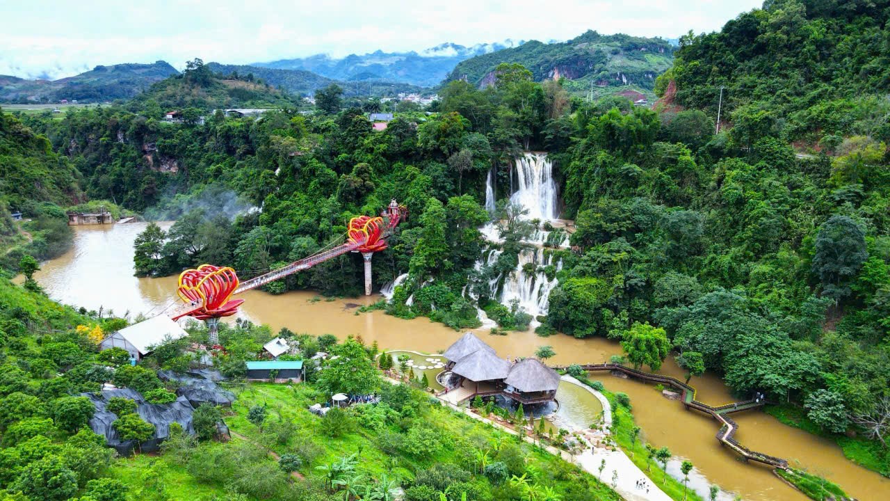 Thác Dải Yếm - Sản phẩm du lịch OCOP 4 sao Thác Dải Yếm - Sản phẩm du lịch OCOP 4 sao