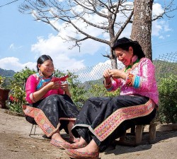 Làng nghề thêu liển hài ở Mường Chà