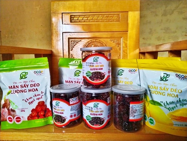 OCOP products of Cuong Hoa business household, in sub-area 30-4, Chieng Son commune, Moc Chau, are designed with beautiful packaging and models. OCOP products of Cuong Hoa business household, in sub-area 30-4, Chieng Son commune, Moc Chau, are designed with beautiful packaging and models.