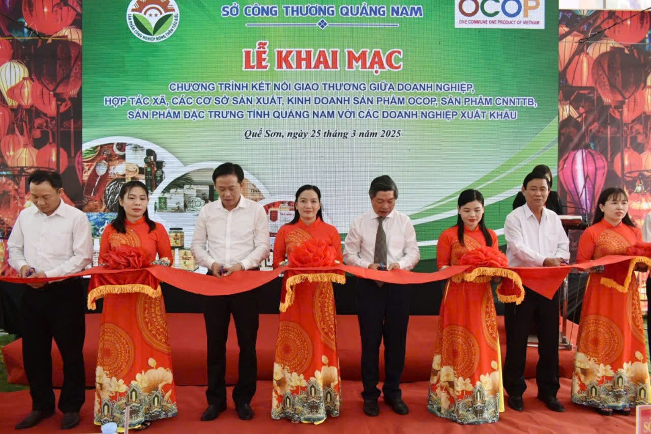 Trưng bày, giới thiệu sản phẩm OCOP, công nghiệp nông thôn tiêu biểu, đặc trưng tại Quế Sơn