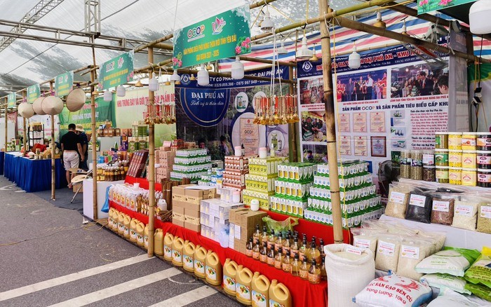 Hà Nội sẽ tiếp tục chủ trì, phối hợp UBND các quận, huyện, thị xã trong công tác phát triển các điểm bán sản phẩm OCOP. Hà Nội sẽ tiếp tục chủ trì, phối hợp UBND các quận, huyện, thị xã trong công tác phát triển các điểm bán sản phẩm OCOP.