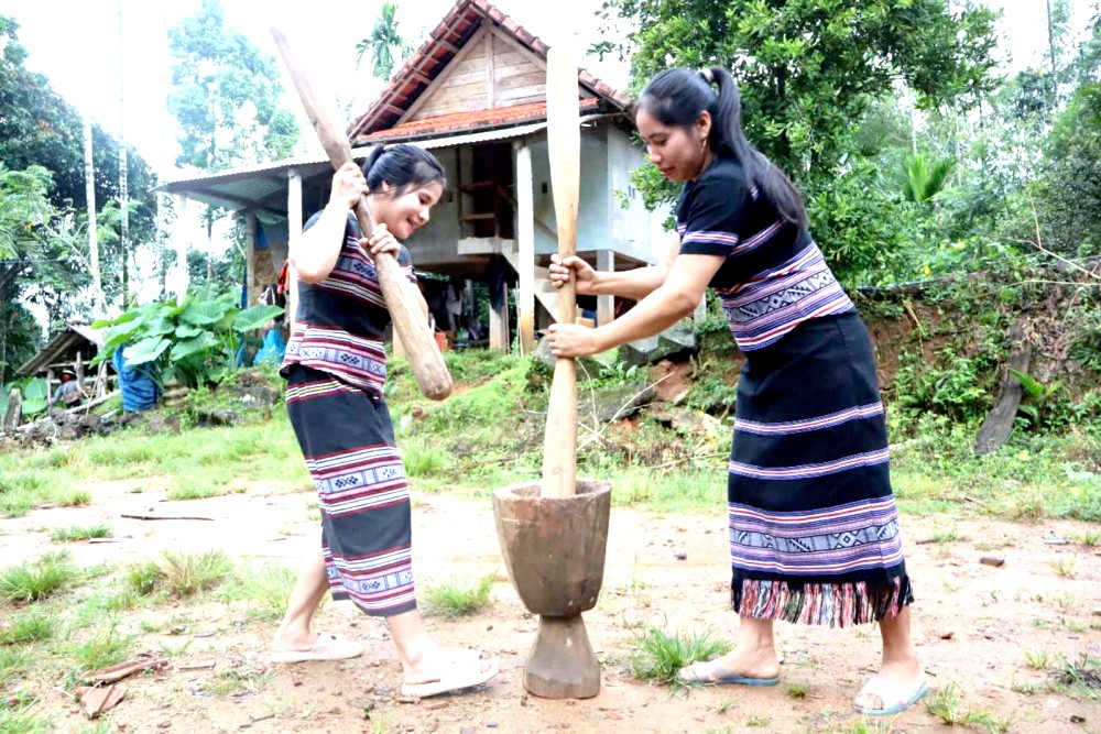 Sản xuất, chế biến lúa rẫy là nét đẹp văn hóa truyền thống của người đồng bào H’re ở xã Ba Tô huyện Ba Tơ tỉnh Quảng Ngãi .huyện Ba Tơ tỉnh Quảng Ngãi  Sản xuất, chế biến lúa rẫy là nét đẹp văn hóa truyền thống của người đồng bào H’re ở xã Ba Tô huyện Ba Tơ tỉnh Quảng Ngãi .huyện Ba Tơ tỉnh Quảng Ngãi