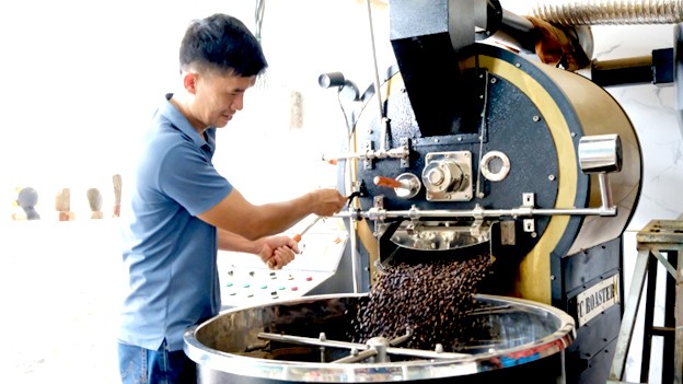 Anh Nguyễn Thanh Phú mong muốn sẽ tạo được liên kết với nông dân để nâng cao giá trị cà phê