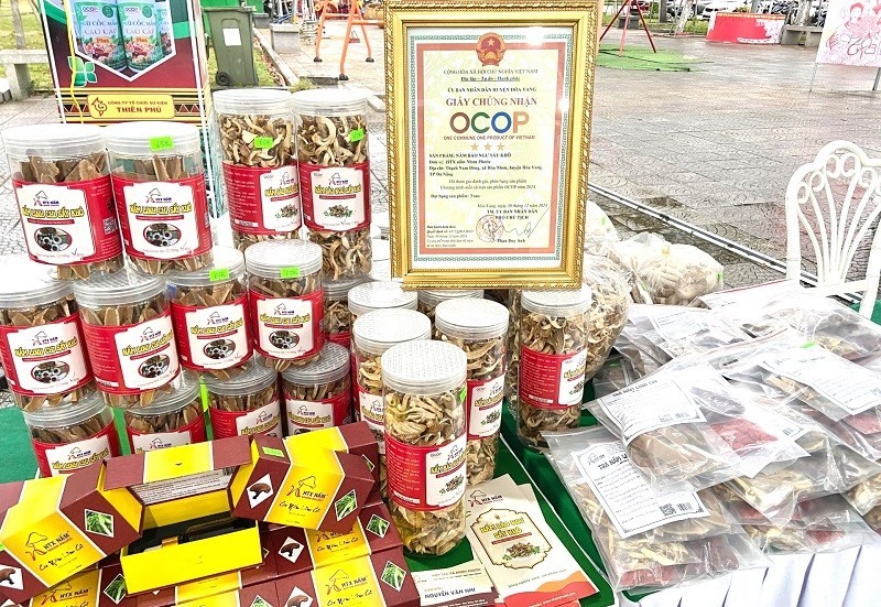 Các gian hàng của TP Đà Nẵng đều có mẫu mã, bao bì phong phú, đa dạng, được dán tem để người tiêu dùng dễ dàng truy xuất nguồn gốc hàng hóa. Các gian hàng của TP Đà Nẵng đều có mẫu mã, bao bì phong phú, đa dạng, được dán tem để người tiêu dùng dễ dàng truy xuất nguồn gốc hàng hóa.