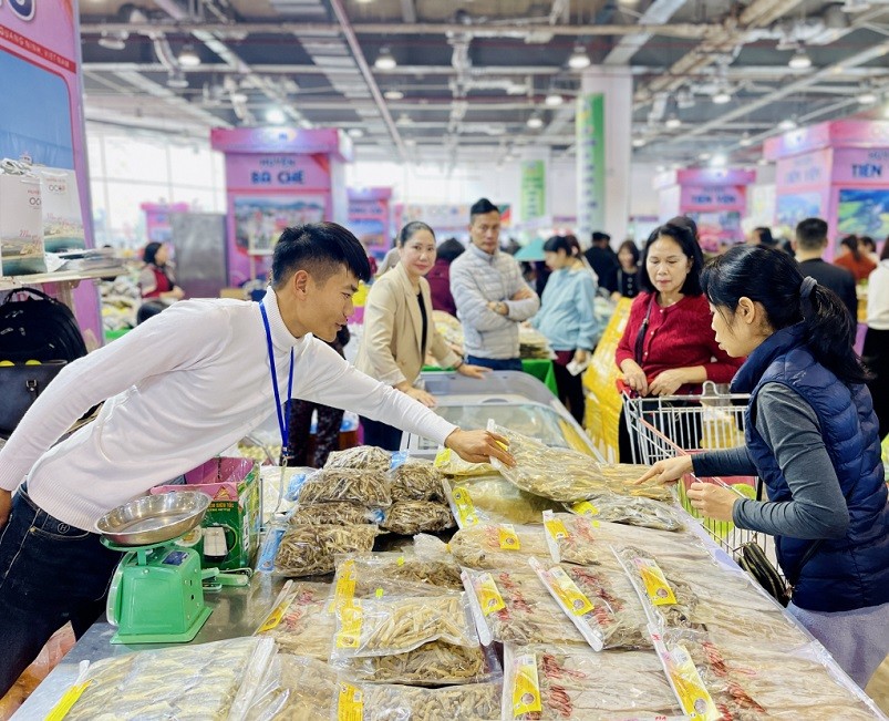 Hội chợ OCOP khu vực Đồng bằng sông Hồng Quảng Ninh 2025 thu hút 250 gian hàng