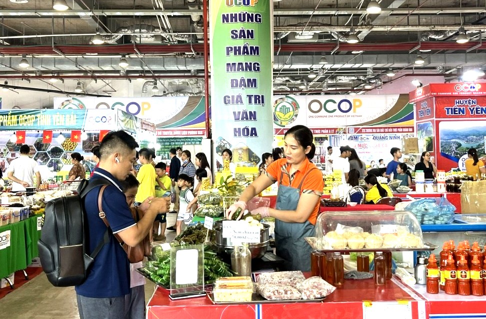 Hội chợ OCOP khu vực Đồng bằng sông Hồng Quảng Ninh 2025 thu hút 250 gian hàng