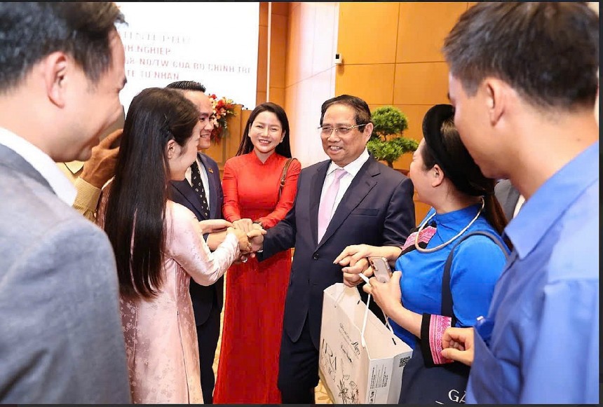 Thủ tướng Phạm Minh Chính đánh giá cao vai trò quan trọng của kinh tế tư nhân trong tiến trình phát triển đất nước Thủ tướng Phạm Minh Chính đánh giá cao vai trò quan trọng của kinh tế tư nhân trong tiến trình phát triển đất nước