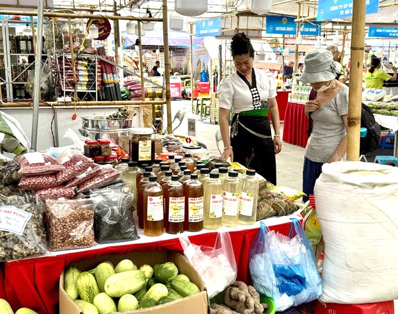 Để sản phẩm OCOP đến gần hơn với người dân Để sản phẩm OCOP đến gần hơn với người dân