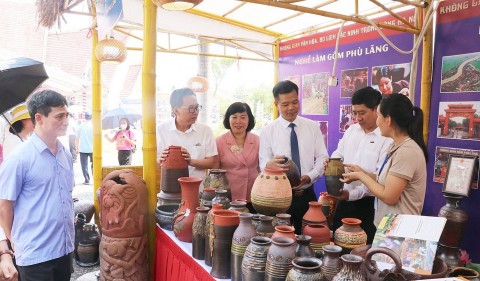 tuan van hoa du lich gom va lang nghe truyen thong tai bac ninh
