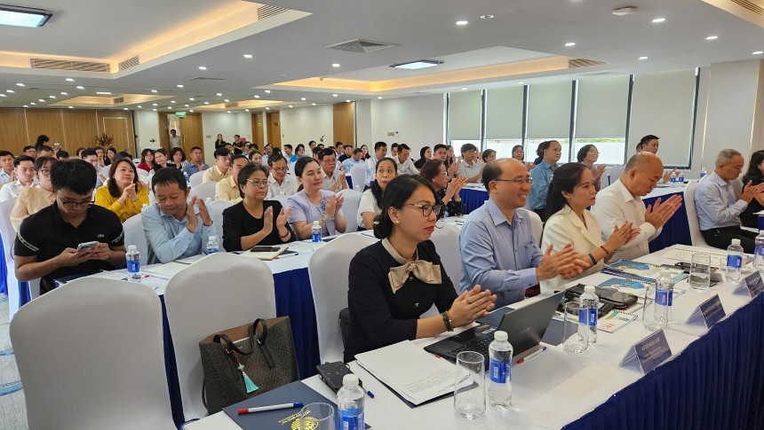 “Hội thảo giới thiệu các thị trường tiềm năng thúc đẩy hợp tác kinh doanh giữa Doanh nghiệp Bà Rịa – Vũng Tàu và các nước” ngày 6/6 thu hút đông đảo đại diện lãnh đạo các Hội, Hiệp hội, thành viên các Sở ban ngành liên quan, đặc biệt là những doanh nhân, doanh nghiệp, cơ quan thông tấn báo chí đến tham dự “Hội thảo giới thiệu các thị trường tiềm năng thúc đẩy hợp tác kinh doanh giữa Doanh nghiệp Bà Rịa – Vũng Tàu và các nước” ngày 6/6 thu hút đông đảo đại diện lãnh đạo các Hội, Hiệp hội, thành viên các Sở ban ngành liên quan, đặc biệt là những doanh nhân, doanh nghiệp, cơ quan thông tấn báo chí đến tham dự