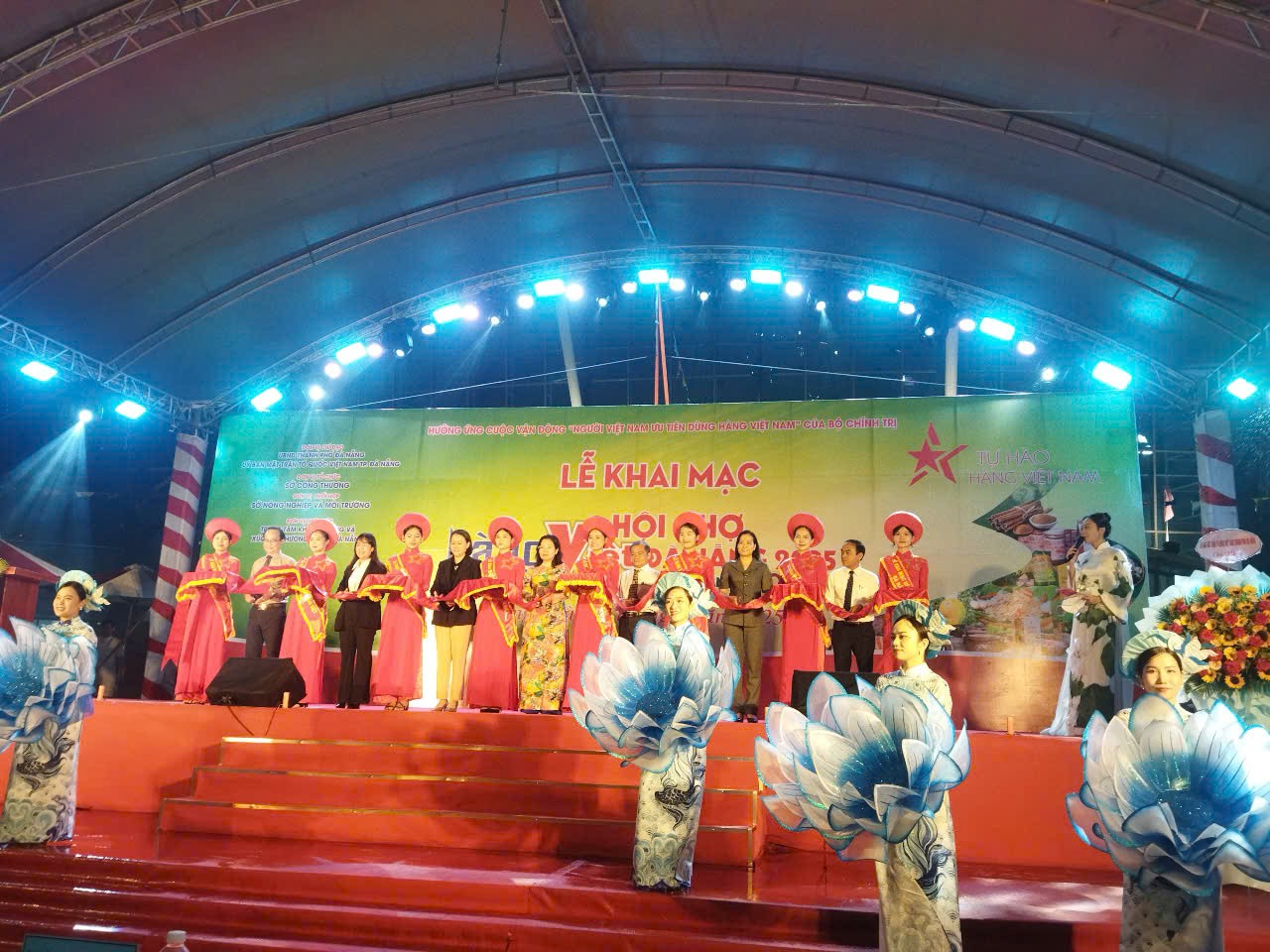 Khai mạc Hội chợ Hàng Việt Đà Nẵng 2025: Tôn  vinh sản phẩm OCOP, kết nối vùng miền