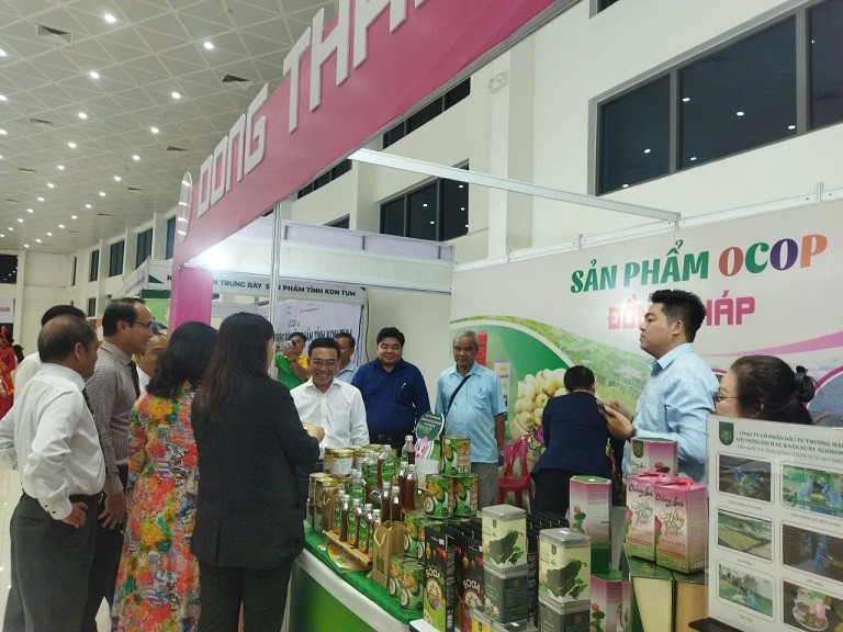 Khai mạc Hội chợ Hàng Việt Đà Nẵng 2025: Tôn  vinh sản phẩm OCOP, kết nối vùng miền