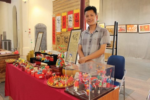 nghe nhan hoi sinh cac con giong bot co