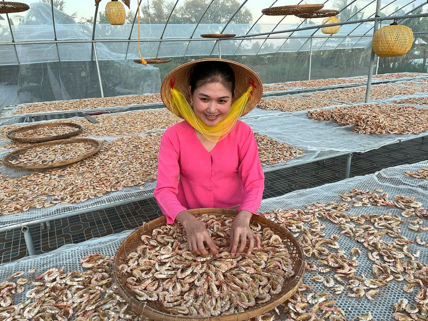 Bà Trương Ngọc Giàu – Chủ Hộ kinh doanh Ngọc Giàu là một trong 15 cá nhân tiêu biểu được Sở Văn hóa, Thể thao và Du lịch tỉnh Cà Mau đề xuất danh hiệu “Nghệ Nhân Ưu Tú” lần thứ 4 năm 2025 Bà Trương Ngọc Giàu – Chủ Hộ kinh doanh Ngọc Giàu là một trong 15 cá nhân tiêu biểu được Sở Văn hóa, Thể thao và Du lịch tỉnh Cà Mau đề xuất danh hiệu “Nghệ Nhân Ưu Tú” lần thứ 4 năm 2025