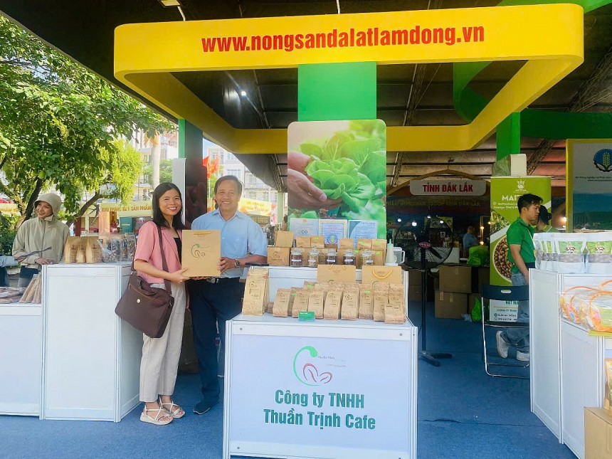 Lâm Đồng: Chủ thể OCOP cà phê mong người làm nghề giữ vững “cái tâm” giữa cơn bão giá Lâm Đồng: Chủ thể OCOP cà phê mong người làm nghề giữ vững “cái tâm” giữa cơn bão giá