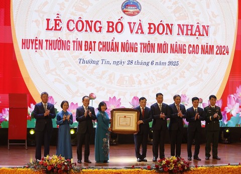 huyen thuong tin ha noi don nhan quyet dinh dat chuan nong thon moi nang cao