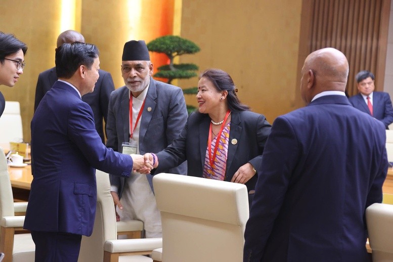 Phó Thủ tướng Trần Hồng Hà hoan nghênh các bộ trưởng, quan chức cấp cao về nông nghiệp một số nước châu Phí, châu Á tham dự Diễn đàn trao đổi kinh nghiệm cấp cao giữa các khu vực về mô hình Mỗi xã một sản phẩm (OCOP) - Ảnh: VGP/Minh Khôi Phó Thủ tướng Trần Hồng Hà hoan nghênh các bộ trưởng, quan chức cấp cao về nông nghiệp một số nước châu Phí, châu Á tham dự Diễn đàn trao đổi kinh nghiệm cấp cao giữa các khu vực về mô hình Mỗi xã một sản phẩm (OCOP) - Ảnh: VGP/Minh Khôi