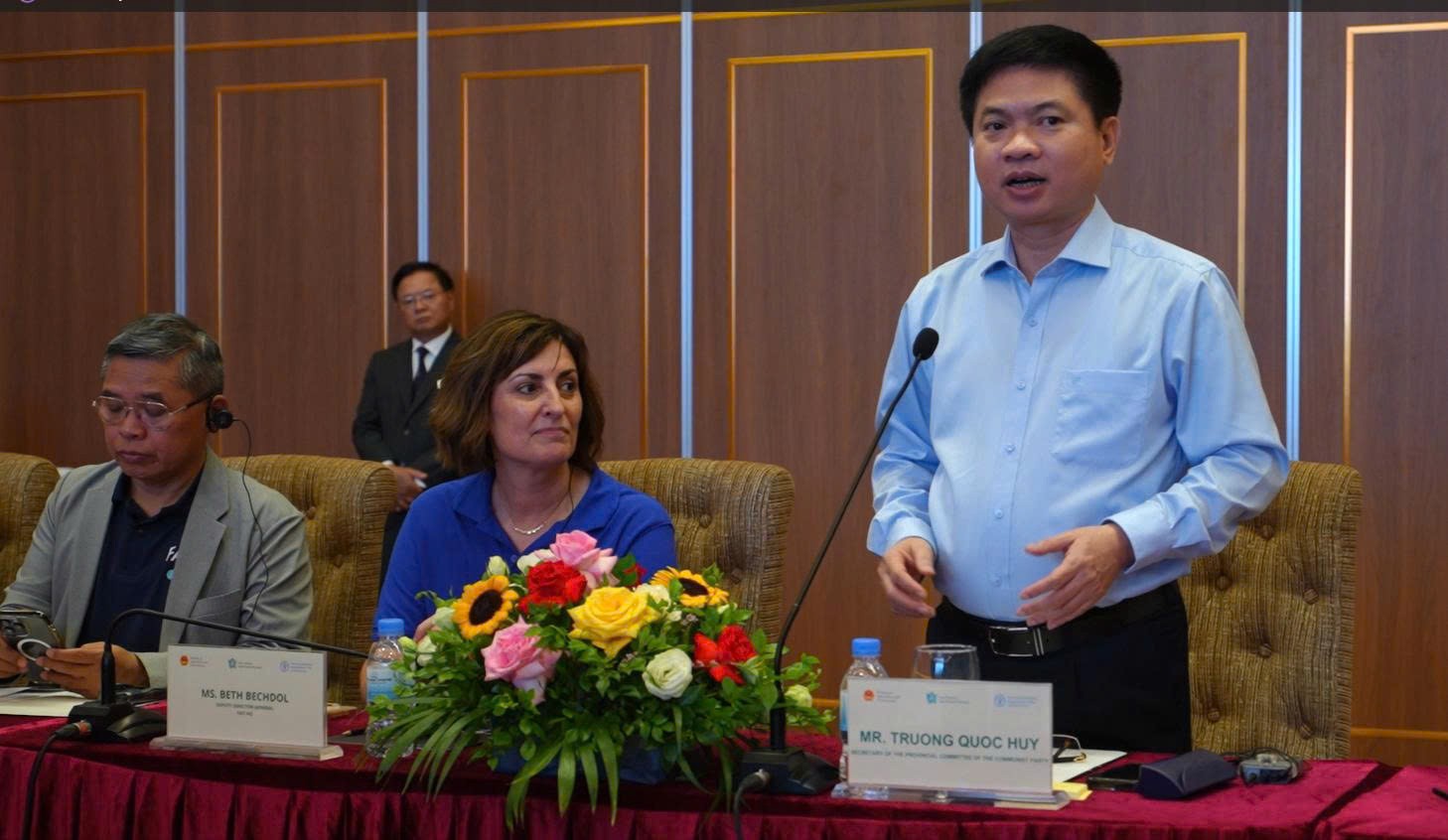 đồng chí Trương Quốc Huy, Bí thư Tỉnh ủy, Trưởng đoàn Đại biểu Quốc hội tỉnh Ninh Bình bày tỏ vui mừng được đón tiếp đoàn công tác cấp cao đến từ các quốc gia châu Phi và châu Á – Thái Bình Dương.  đồng chí Trương Quốc Huy, Bí thư Tỉnh ủy, Trưởng đoàn Đại biểu Quốc hội tỉnh Ninh Bình bày tỏ vui mừng được đón tiếp đoàn công tác cấp cao đến từ các quốc gia châu Phi và châu Á – Thái Bình Dương.