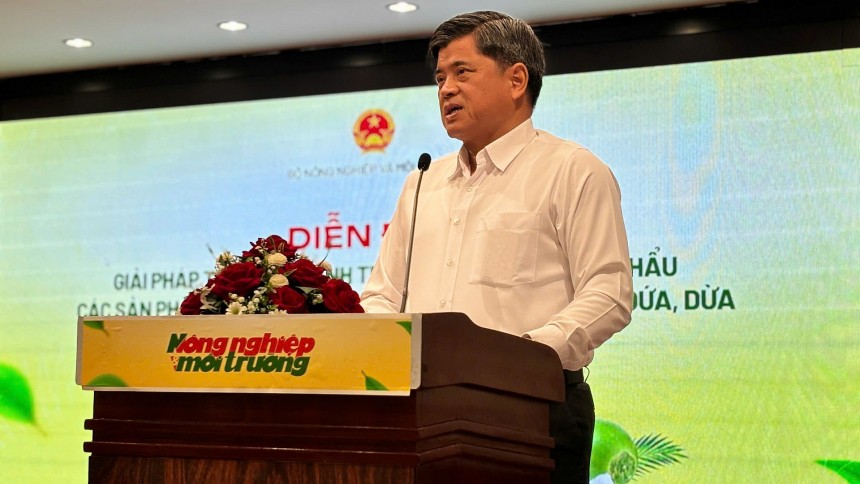 Thứ trưởng Bộ Nông nghiệp và Môi trường Trần Thanh Nam cho rằng muốn phát triển nông thôn, du lịch sinh thái, thương mại nội địa hay xuất khẩu toàn cầu, tất cả đều phải bắt đầu từ nền tảng là nông nghiệp bền vững Thứ trưởng Bộ Nông nghiệp và Môi trường Trần Thanh Nam cho rằng muốn phát triển nông thôn, du lịch sinh thái, thương mại nội địa hay xuất khẩu toàn cầu, tất cả đều phải bắt đầu từ nền tảng là nông nghiệp bền vững