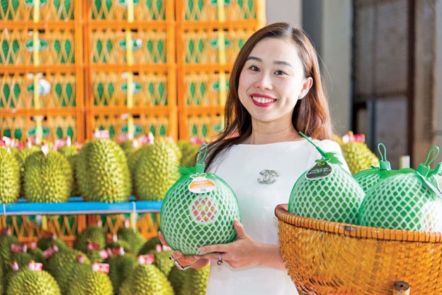 Bà Ngô Tường Vy, Tổng Giám đốc Công ty Cổ phần Tập đoàn Xuất Nhập khẩu tráicây Chánh Thu xác định, chế biến sâu là bước đi tất yếu  đưa sản phẩm vươn ra toàn cầu. Bà Ngô Tường Vy, Tổng Giám đốc Công ty Cổ phần Tập đoàn Xuất Nhập khẩu tráicây Chánh Thu xác định, chế biến sâu là bước đi tất yếu  đưa sản phẩm vươn ra toàn cầu.