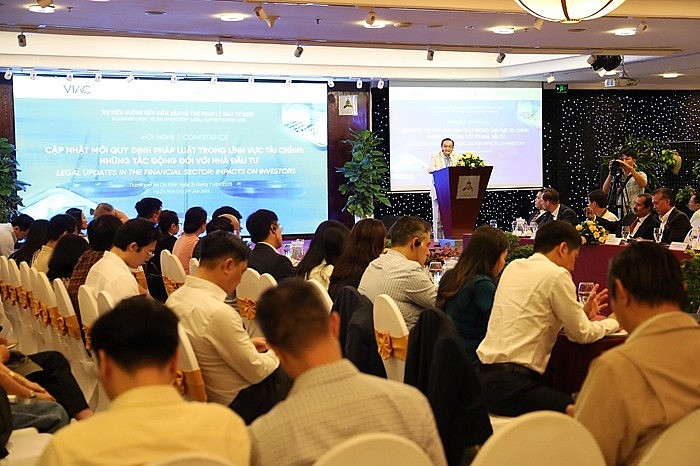 Toàn cảnh Hội nghị “Cập nhật mới quy định pháp luật trong lĩnh vực Tài chính: Những tác động đối với nhà đầu tư” tại TP. HCM Toàn cảnh Hội nghị “Cập nhật mới quy định pháp luật trong lĩnh vực Tài chính: Những tác động đối với nhà đầu tư” tại TP. HCM