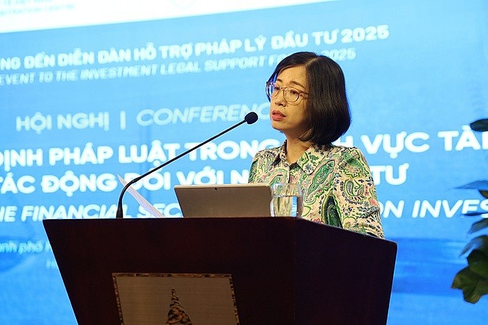 Bà Tô Thị Kim Thoa, Trưởng phòng Hợp tác công tư và Quản lý nợ, Sở Tài chính TP. HCM đóng góp tham vấn tại Hội nghị Bà Tô Thị Kim Thoa, Trưởng phòng Hợp tác công tư và Quản lý nợ, Sở Tài chính TP. HCM đóng góp tham vấn tại Hội nghị