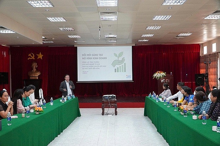 Hội thảo “Tái định vị chiến lược - doanh nghiệp địa phương bước vào không gian khởi nghiệp sáng tạo TP.HCM” tại phường Tam Thắng, TP. HCM Hội thảo “Tái định vị chiến lược - doanh nghiệp địa phương bước vào không gian khởi nghiệp sáng tạo TP.HCM” tại phường Tam Thắng, TP. HCM