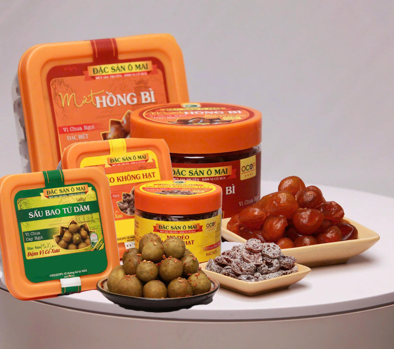 Ô mai Bách Hương Xuân: Từ ô mai truyền thống đến sản phẩm OCOP 4 sao Ô mai Bách Hương Xuân vẫn giữ cách làm truyền thống, ngâm ủ bằng đường phèn và gừng tươi; phơi nắng hoặc sấy nhẹ để giữ nguyên hương vị.