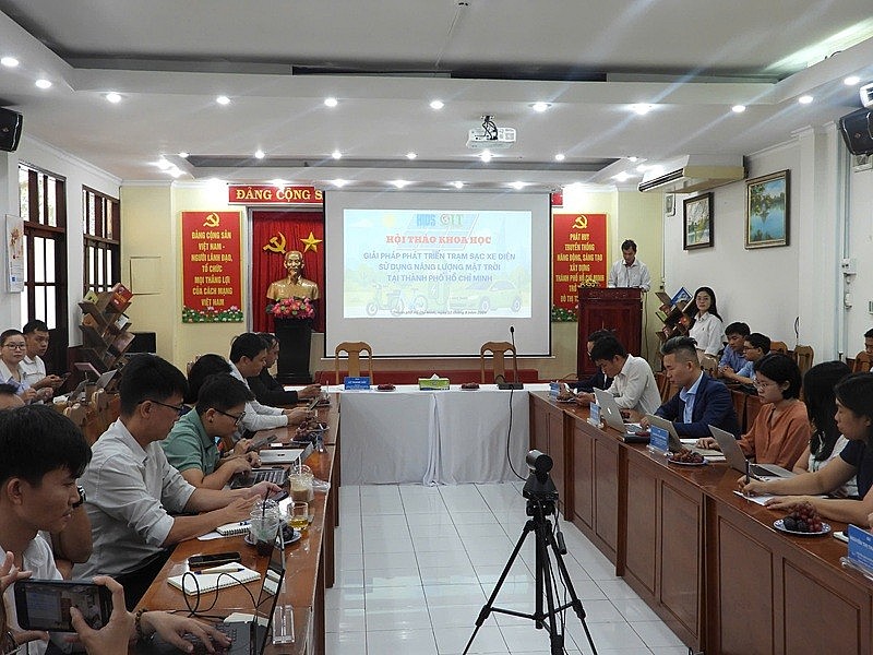 Hội thảo “Kinh nghiệm quốc tế và mô hình tiềm năng phát triển trạm sạc năng lượng mặt trời tại TP. HCM” Hội thảo “Kinh nghiệm quốc tế và mô hình tiềm năng phát triển trạm sạc năng lượng mặt trời tại TP. HCM”