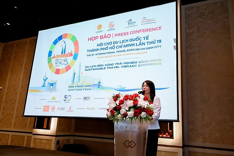 Bà Nguyễn Thị Ánh Hoa, Giám đốc Sở Du lịch TP. HCM phát biểu tại buổi họp báo Bà Nguyễn Thị Ánh Hoa, Giám đốc Sở Du lịch TP. HCM phát biểu tại buổi họp báo