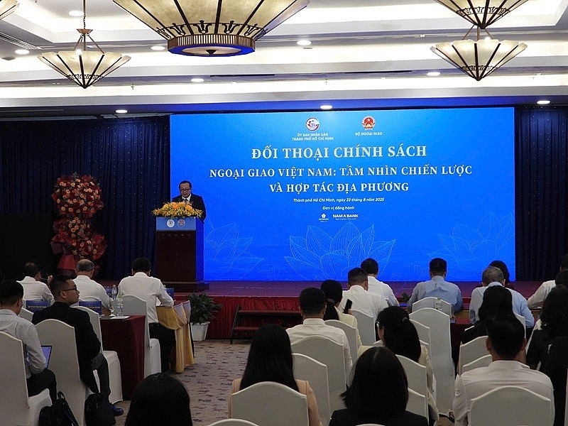 Ngày 22/8, Bộ Ngoại giao phối hợp UBND TP. HCM tổ chức Đối thoại chính sách với chủ đề “Ngoại giao Việt Nam: Tầm nhìn chiến lược và hợp tác địa phương” tại Khách sạn Rex Sài Gòn Ngày 22/8, Bộ Ngoại giao phối hợp UBND TP. HCM tổ chức Đối thoại chính sách với chủ đề “Ngoại giao Việt Nam: Tầm nhìn chiến lược và hợp tác địa phương” tại Khách sạn Rex Sài Gòn