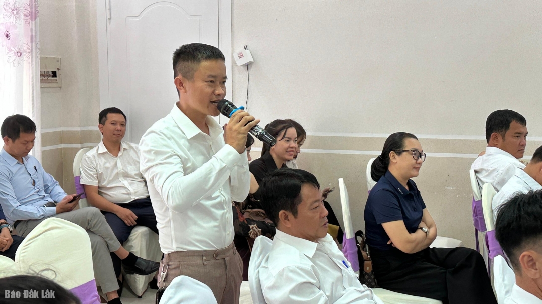 Thúc đẩy quảng bá, tiêu thụ sản phẩm OCOP Đại diện hộ kinh doanh trao đổi, chia sẻ kinh nghiệm tiêu thụ sản phẩm nông nghiệp tại hội nghị.