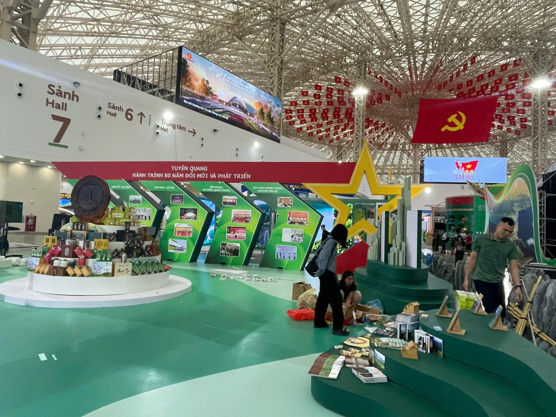 Tuyên Quang chuẩn bị cho Triển lãm thành tựu 80 năm Quốc khánh Một góc không gian trưng bày của tỉnh