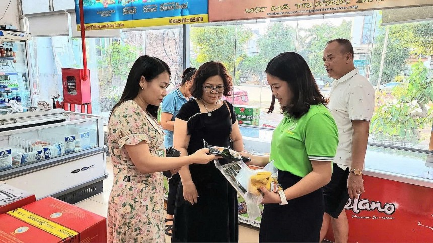 1-	Chả ốc nhồi Mơ Đức được sản xuất từ ốc nhồi được nuôi trồng theo phương pháp hữu cơ. 