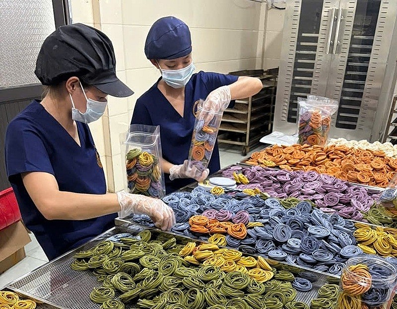 Bằng cách mở rộng sản xuất, Nhật Chi Food đã tạo việc làm ổn định cho nhiều lao động địa phương, đặc biệt là chị em phụ nữ