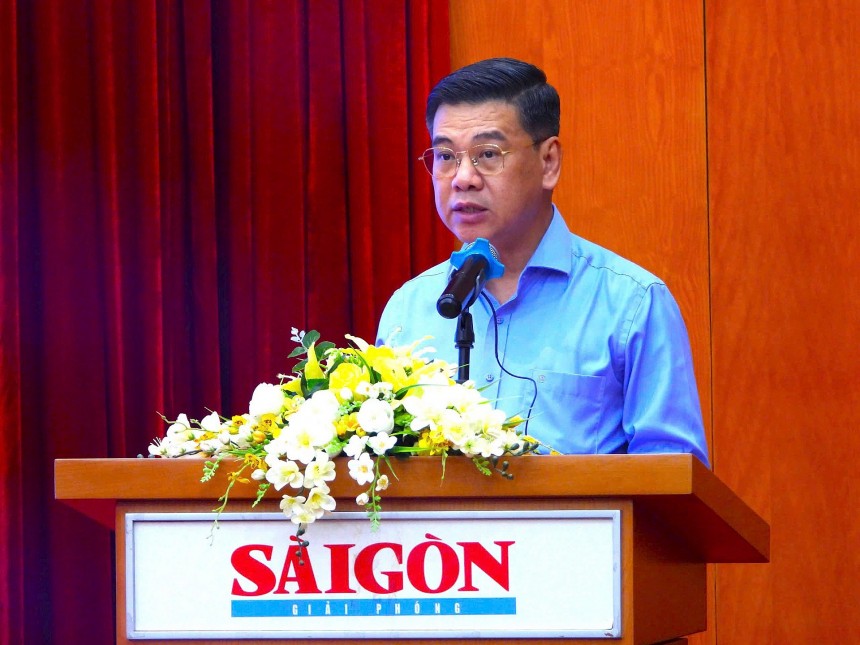 Phó Chủ tịch UBND TP. HCM Nguyễn Văn Dũng nhận định, việc liên kết chặt chẽ giữa Nhà nước - hiệp hội - doanh nghiệp sẽ trở thành nền tảng quan trọng, giúp bảo vệ thương hiệu, mở rộng thị phần và đưa hàng Việt vươn xa