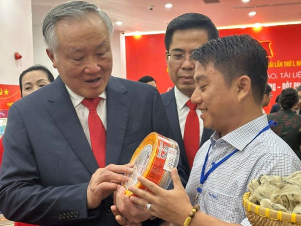 Đặc sản yến sào Cù Lao Ré từ biển đảo Quảng Ngãi Đặc sản yến sào Cù Lao Ré từ biển đảo Quảng Ngãi