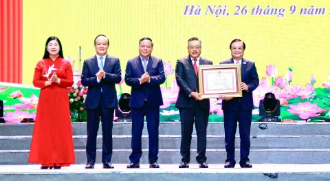 ha noi hoan thanh nhiem vu xay dung nong thon moi don huan chuong lao dong hang nhat