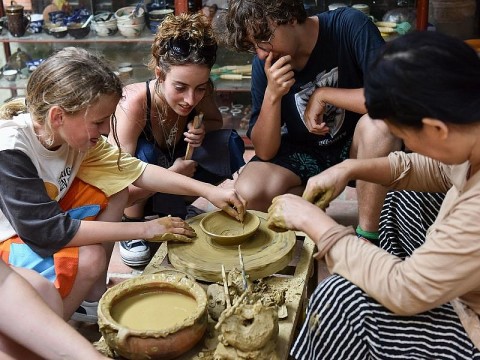 lang gom thanh ha duoc vinh danh diem du lich cong dong tot nhat nam 2025