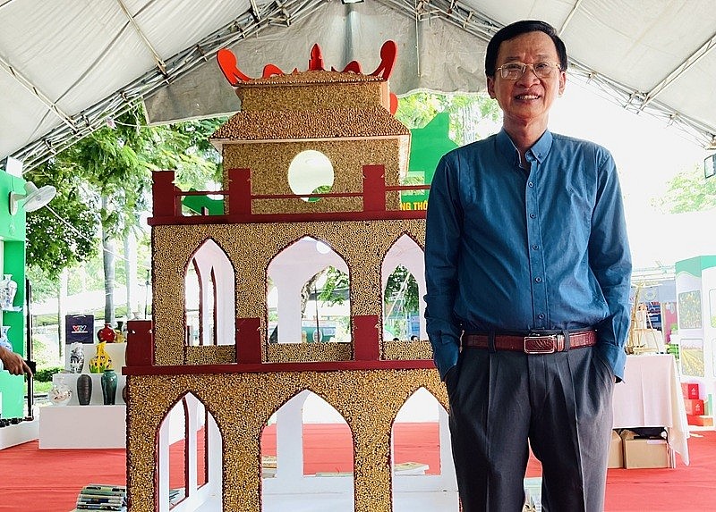 Công thức tạo nên trà Atiso gia truyền ra đời vào những năm 1980 tại Bình Dương, khởi nguồn bởi tâm huyết của bà Bảy “Thạnh Phát Atiso” – tức mẹ ông Huệ