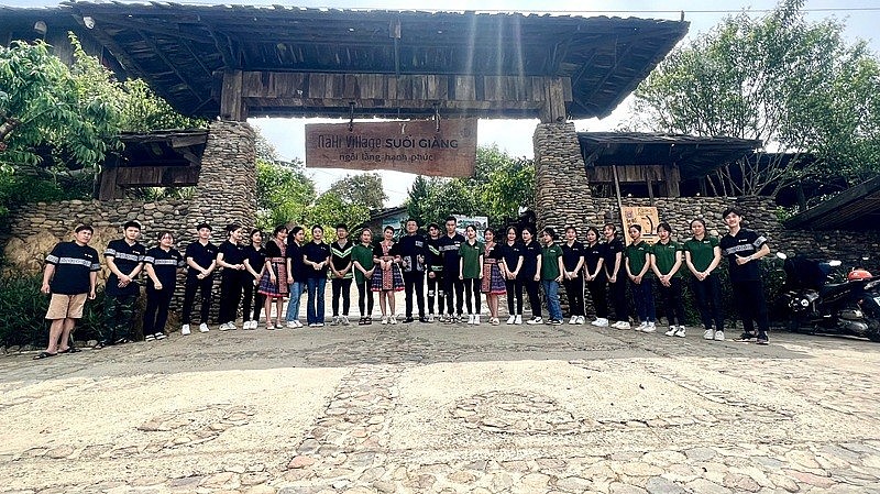 Từ một dự định cá nhân, Không gian Văn hóa Trà Suối Giàng của Hộ Kinh Doanh Nguyễn Xuân Năng đã trở thành động lực thay đổi cuộc sống người dân địa phương xã Văn Chấn, tỉnh Lào Cai Từ một dự định cá nhân, Không gian Văn hóa Trà Suối Giàng của Hộ Kinh Doanh Nguyễn Xuân Năng đã trở thành động lực thay đổi cuộc sống người dân địa phương xã Văn Chấn, tỉnh Lào Cai