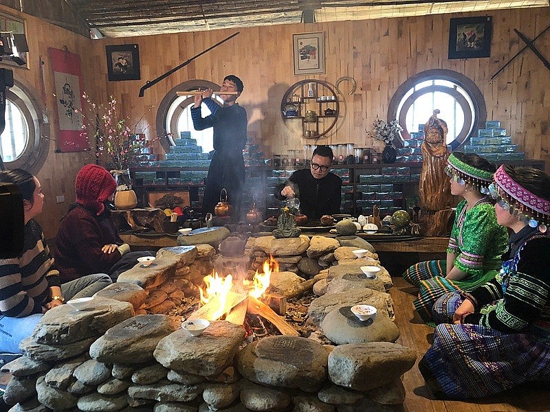 Làn sóng du khách đến trải nghiệm đã mang lại thay đổi rõ rệt đời sống đồng bào H’Mông Làn sóng du khách đến trải nghiệm đã mang lại thay đổi rõ rệt đời sống đồng bào H’Mông