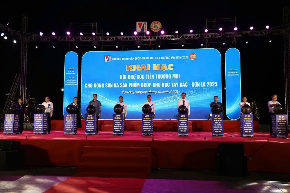 Khai mạc Hội chợ xúc tiến thương mại nông sản và sản phẩm OCOP khu vực Tây Bắc - Sơn La năm 2025