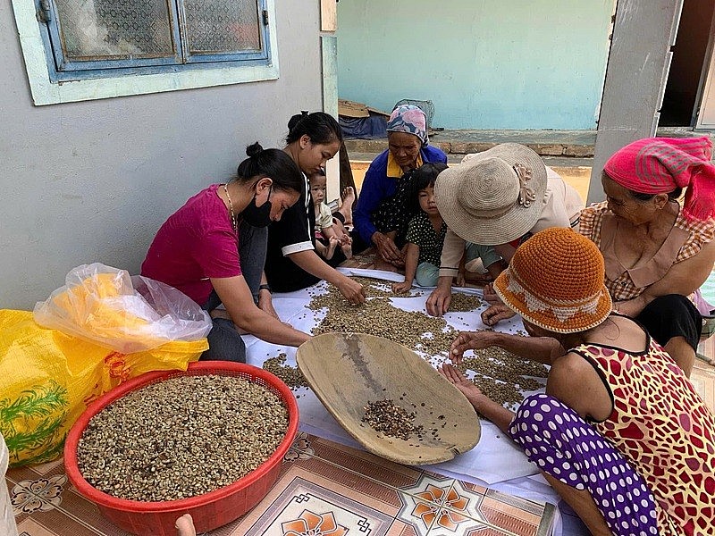 Mục tiêu lớn nhất của HTX là giúp các chị em tham gia một cách tự nguyện, cùng nhau phát triển, góp công sức, đồng hành để cuộc sống ngày một ấm no, hạnh phúc và bền vững hơn Mục tiêu lớn nhất của HTX là giúp các chị em tham gia một cách tự nguyện, cùng nhau phát triển, góp công sức, đồng hành để cuộc sống ngày một ấm no, hạnh phúc và bền vững hơn